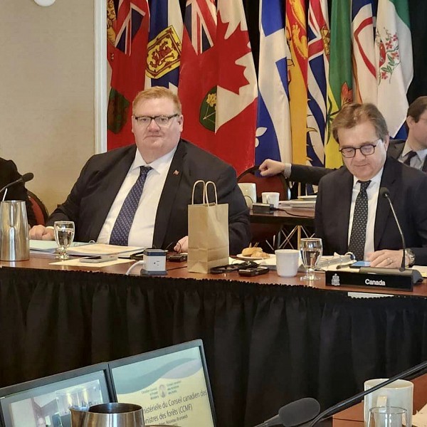 Smith meets with provincial counterparts on challenges in the forestry sector
